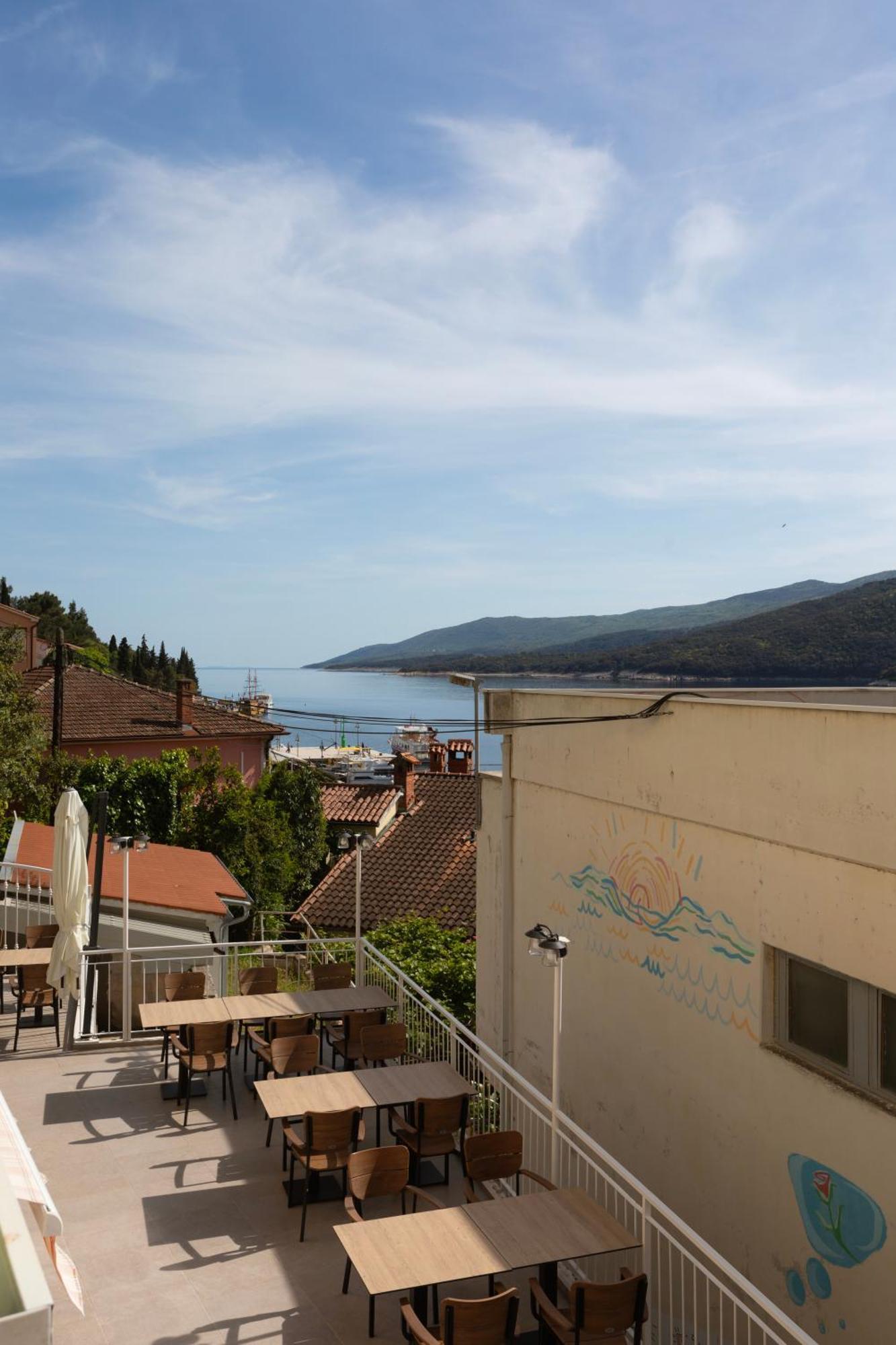 Apartments Galeb Рабац Экстерьер фото